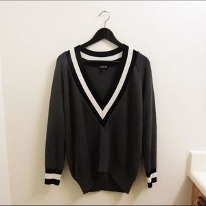 CHARCOAL V NECK KNIT SWEATER